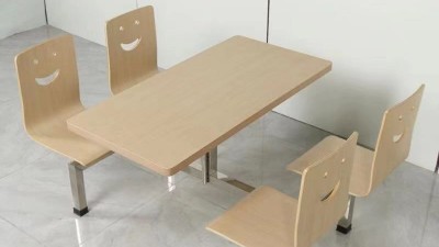 饭堂饭桌就这样安装好了